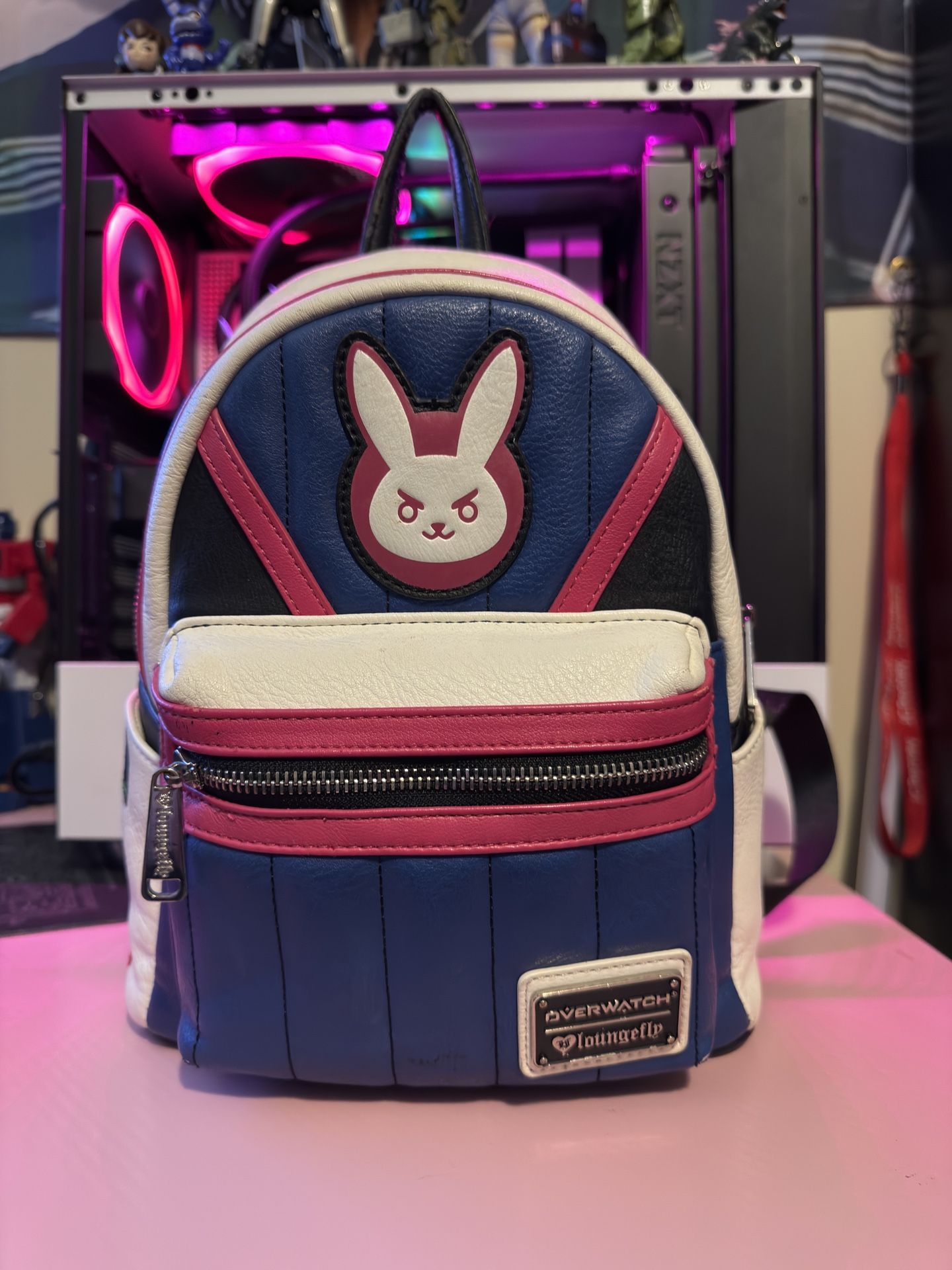 https://offerup.com/redirect/?o=RC5WYQ== Loungefly Bag