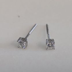 GRA Certified VVS1 Moissanite Earring  4MM.  Passes Diamond Tester