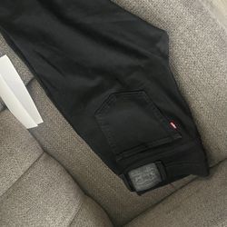 Bendo Un Pantalón Negó  Lives En Buenas Condiciones En Aloha 