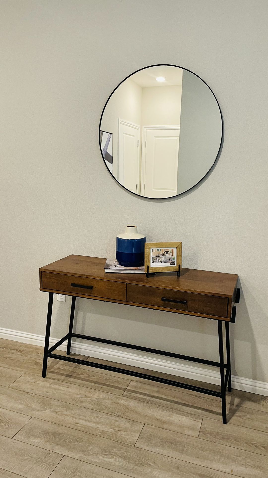 Console /Entry Table