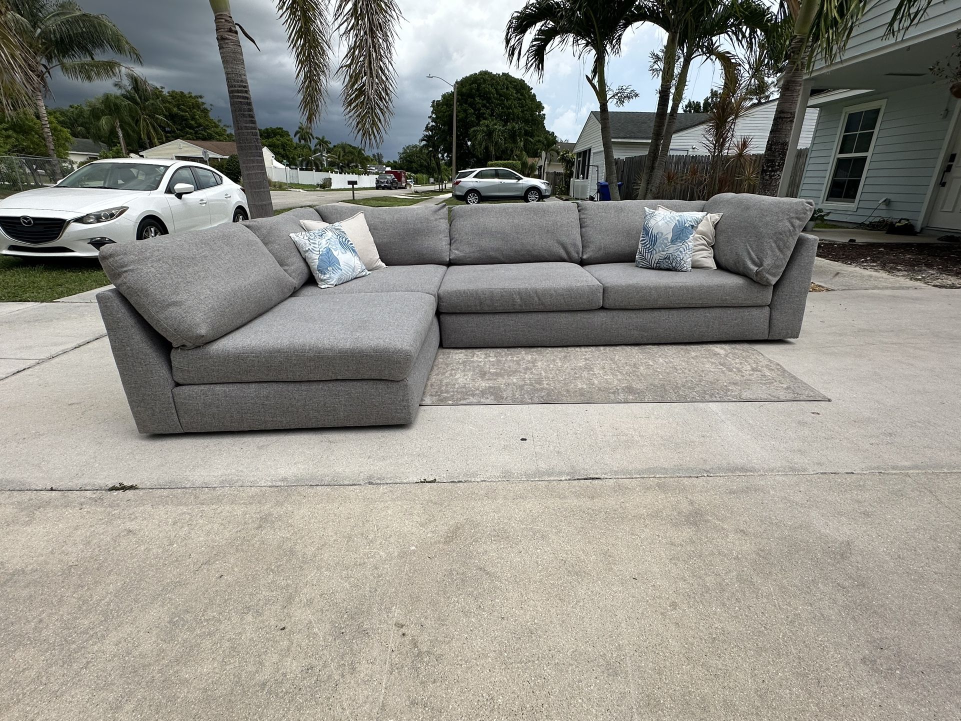Grey Sectional Free Delivery 🛻