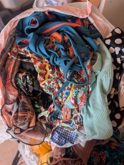 Free women's clothes size S-M!
