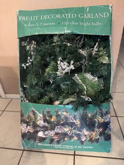 9 FEET PRE-LIT DECORATED GARLAND WITH 150 CLEAR LIGHTS