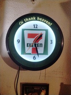 Vintage 7/11 Clock 