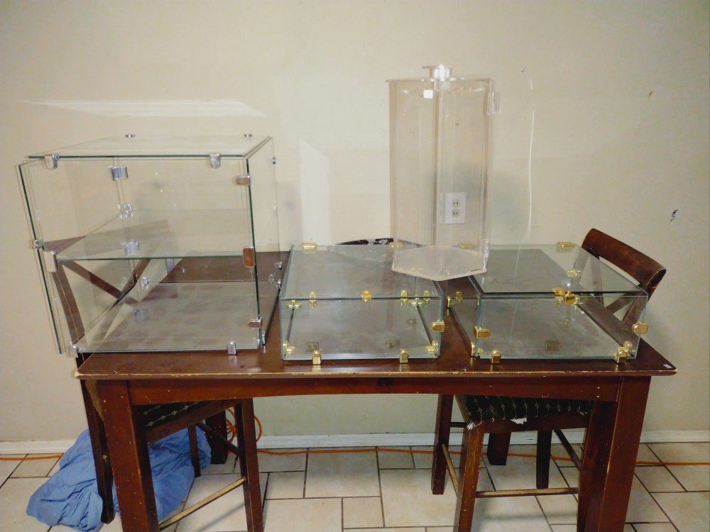 4 Glass Display Cases