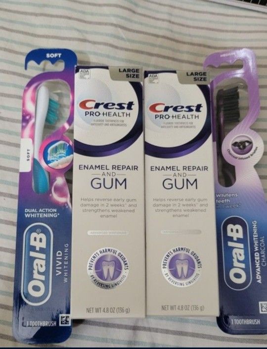 2 CREST PRO-HEALTH ENAMEL REPAIR AND GUM (4.8oz Tubes), 1  Oral-B Whitening TOOTHBRUSH,& 1 VIVID WHITENING FOR $15/$15 Por Los 4