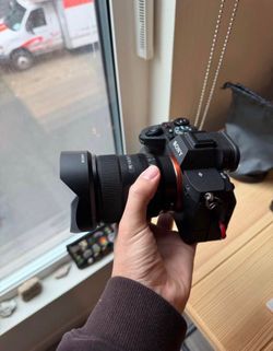 Sony A7IV w/ 20mm 1.8 G lens (975 Shutter Count) + Extras