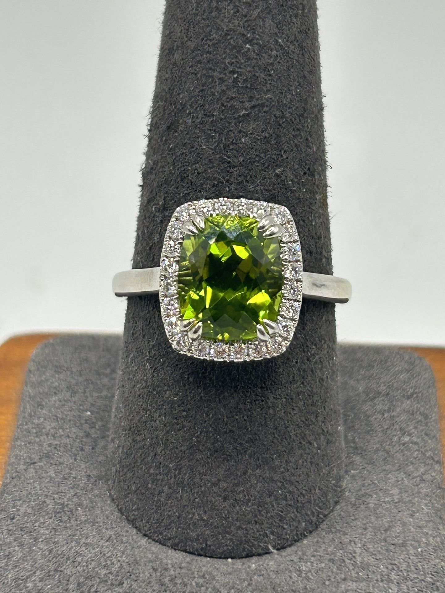 14k White Gold Peridot And Diamond Ring