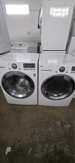 LG Washer and Dryer Set – Like New Condition!