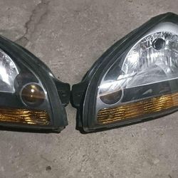 05 to 09 Hyundai Tucson Headlights w/ Bulbs