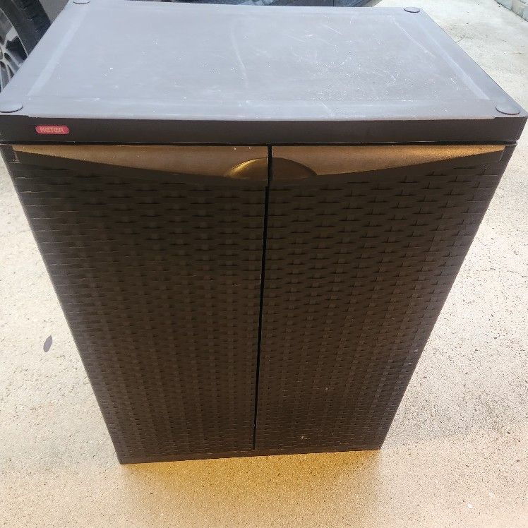 Storage cabinet