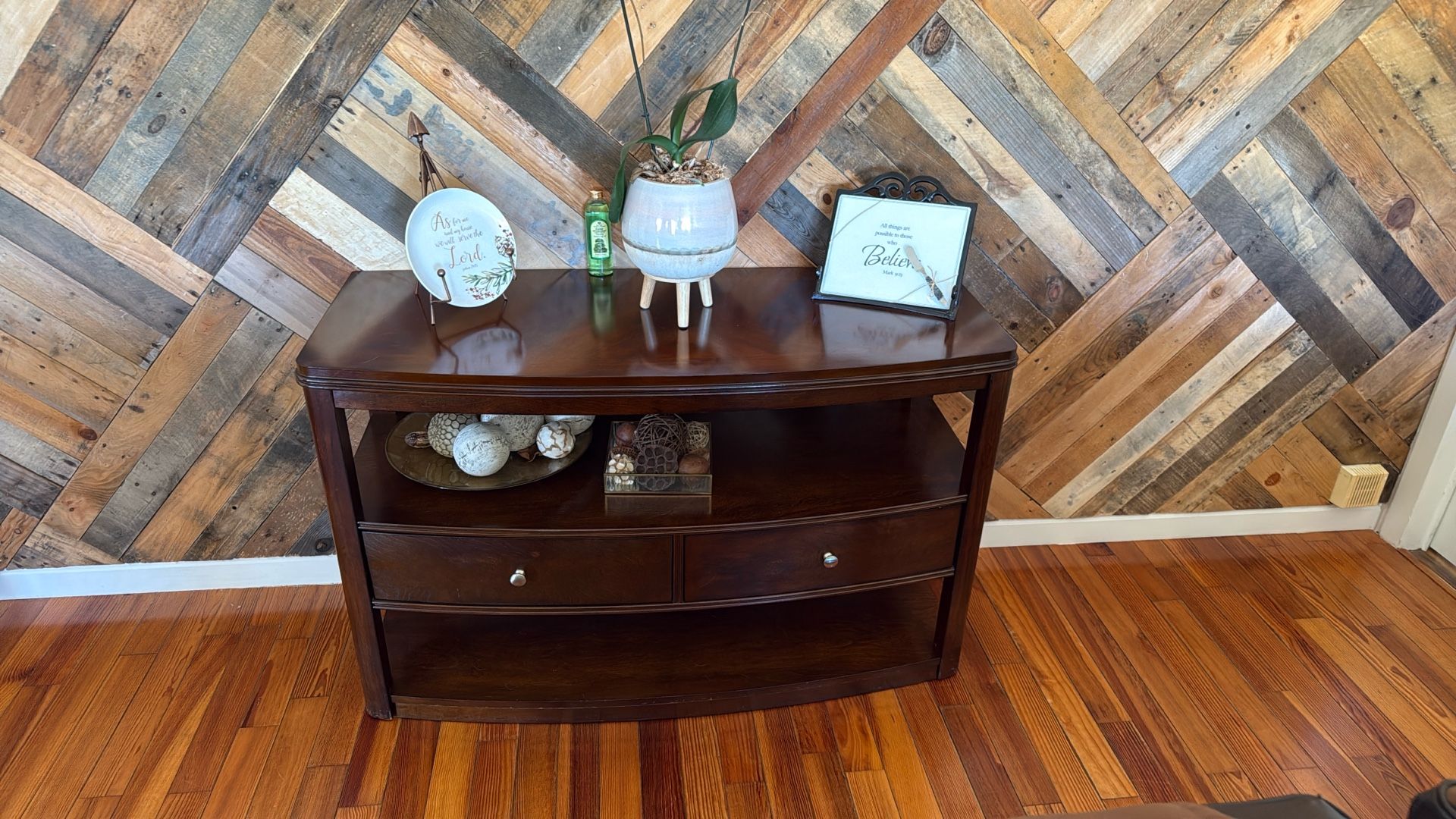 TV table Or decorative Table For Free