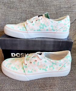 Size 7 Women's - Brand New DC Trase Shoes