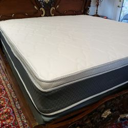 NEW KING PLUSH PILLOW TOP MATTRESS. Bed frame is not available. Take it home same day 👍