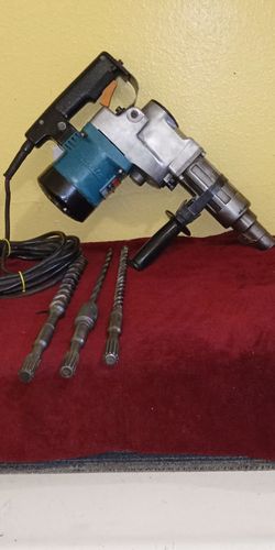 Makita HR5138 corded 1-1/2 in heavy duty rotary hammer with 3 bits