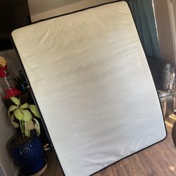 SELLING A QUEEN SIZE MATTRESS (NEED IT GONE ASAP)
