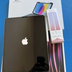 Apple iPad Pro 12.9” 6th Generation (M2 Chip / 2022 Model) 256gb with Pencil & Keyboard  case 