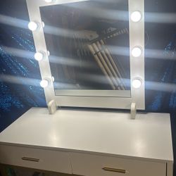 Beautiful Makeup Desk 