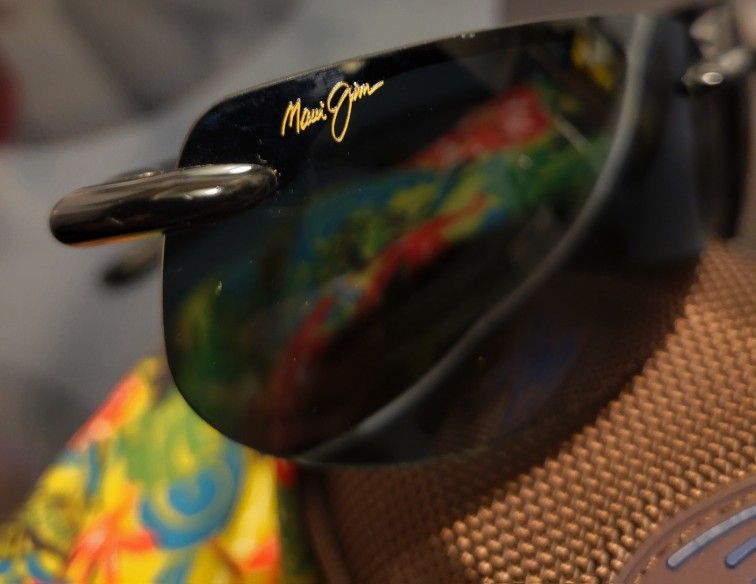 MAUI JIM-- (NEW) NEVER WORN -