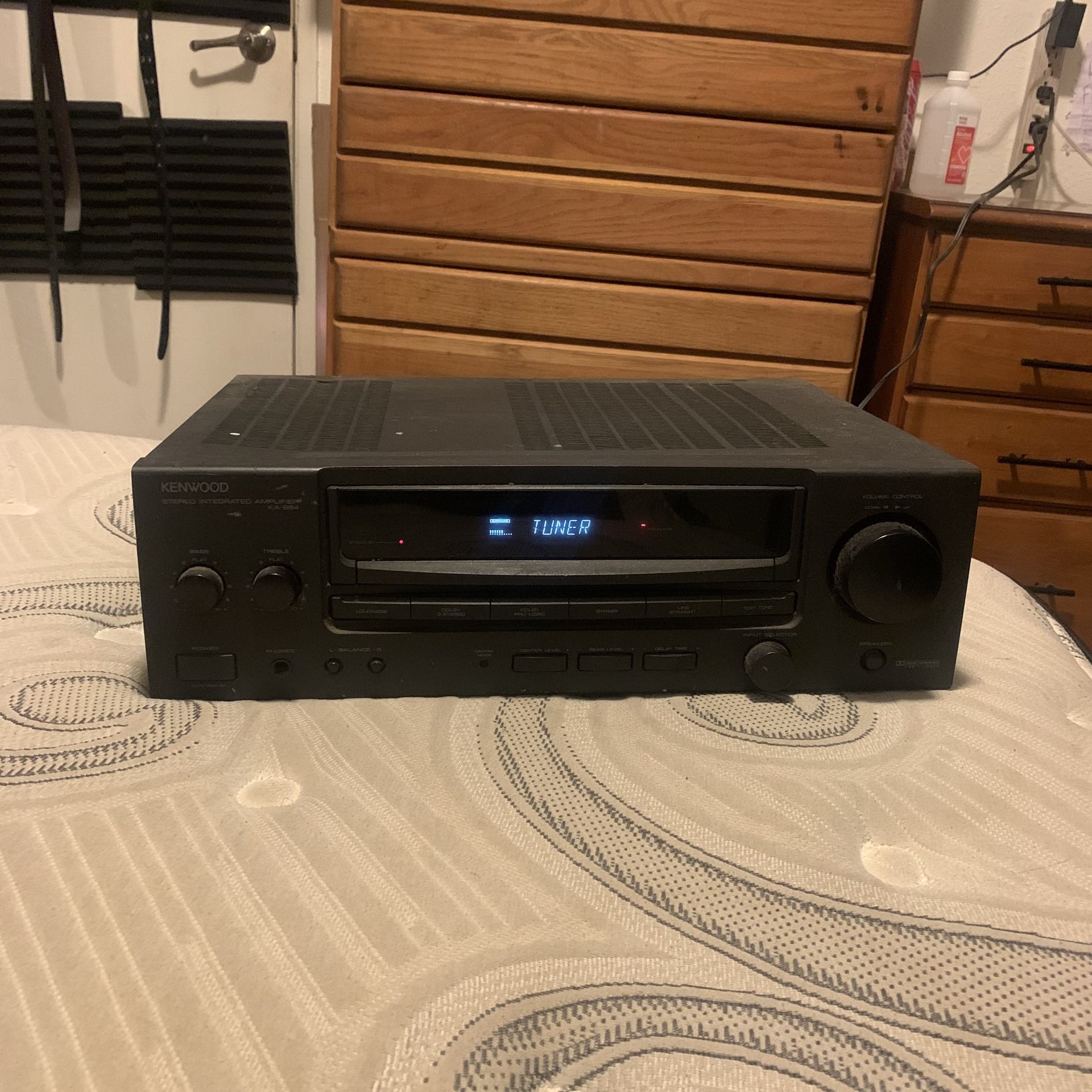 Stereo integrated amplifier