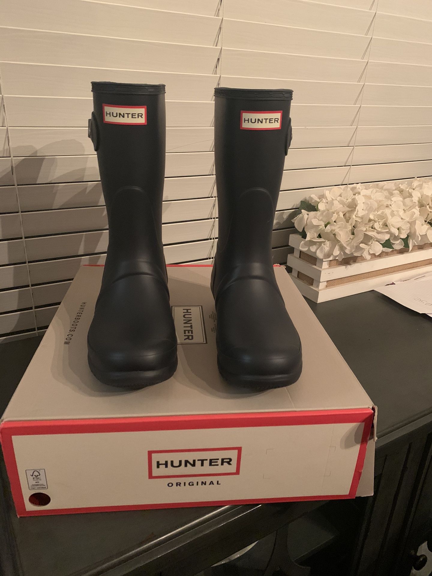 New authentic Hunter women’s rain boots