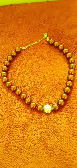Red Beaded Necklace w Faux Glittery Stone In Middle