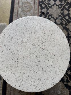 Round end table