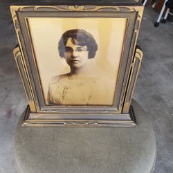 Bueatiful Vintage Swivel Piture Frame