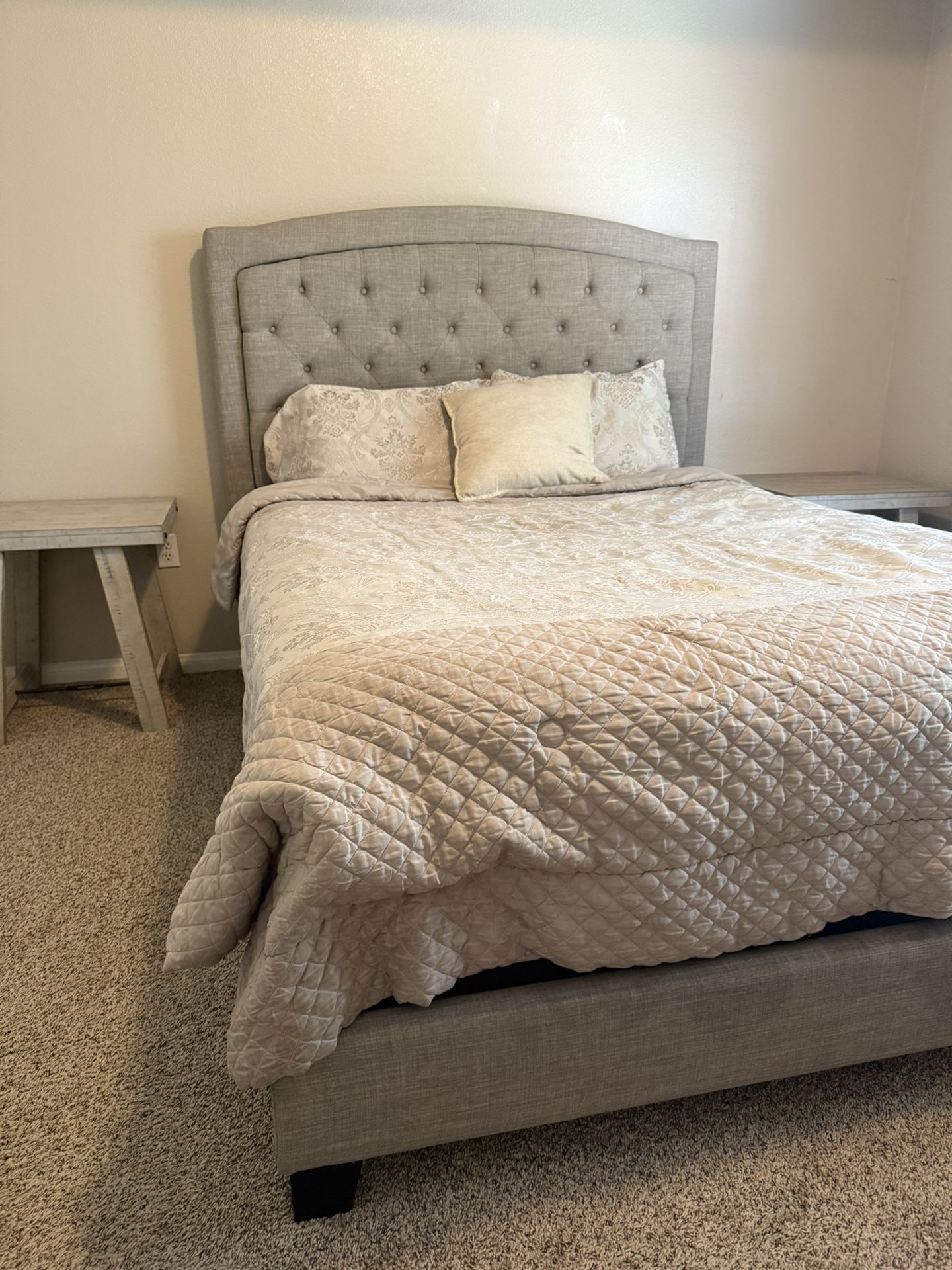 Queen Bed Set. 
