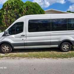 2015 Ford Transit 15 pax Medium High Roof
