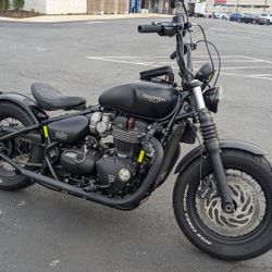 2018 Triumph Bonneville Bobber Black
