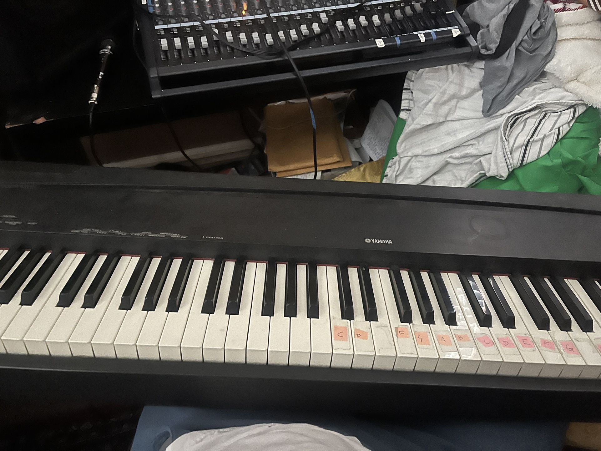 Yamaha P70 Keyboard Electronic Piano