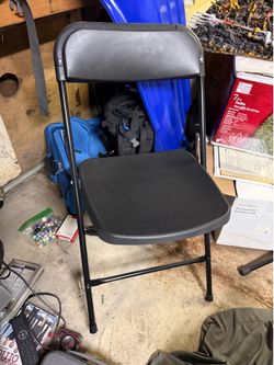 4 foldable chairs. Never used