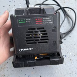 Harris M/A-Com VC4000 Car Vehicle Charger CH-017231