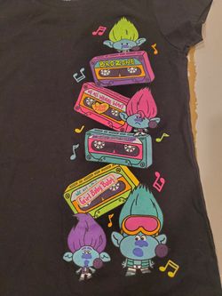 NEW Girls Size Medium Trolls Band Together Graphic TShirt Black Short Sleeved Movie Branch Notes 