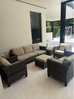 7-Piece Outdoor Wicker Patio Conversation Set – Excellent Condition