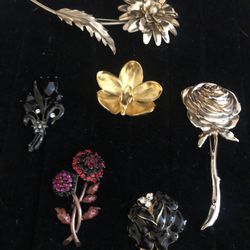 lot of 6 vintage flower brooches
