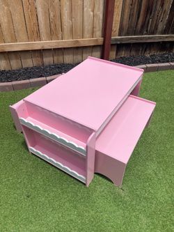 Kids bench w shelves