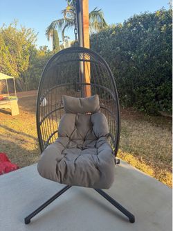 Egg chairs with stand / silla mecedora para patio