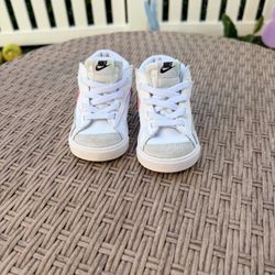 Nike Blazer White/Pink/Black Size 4C