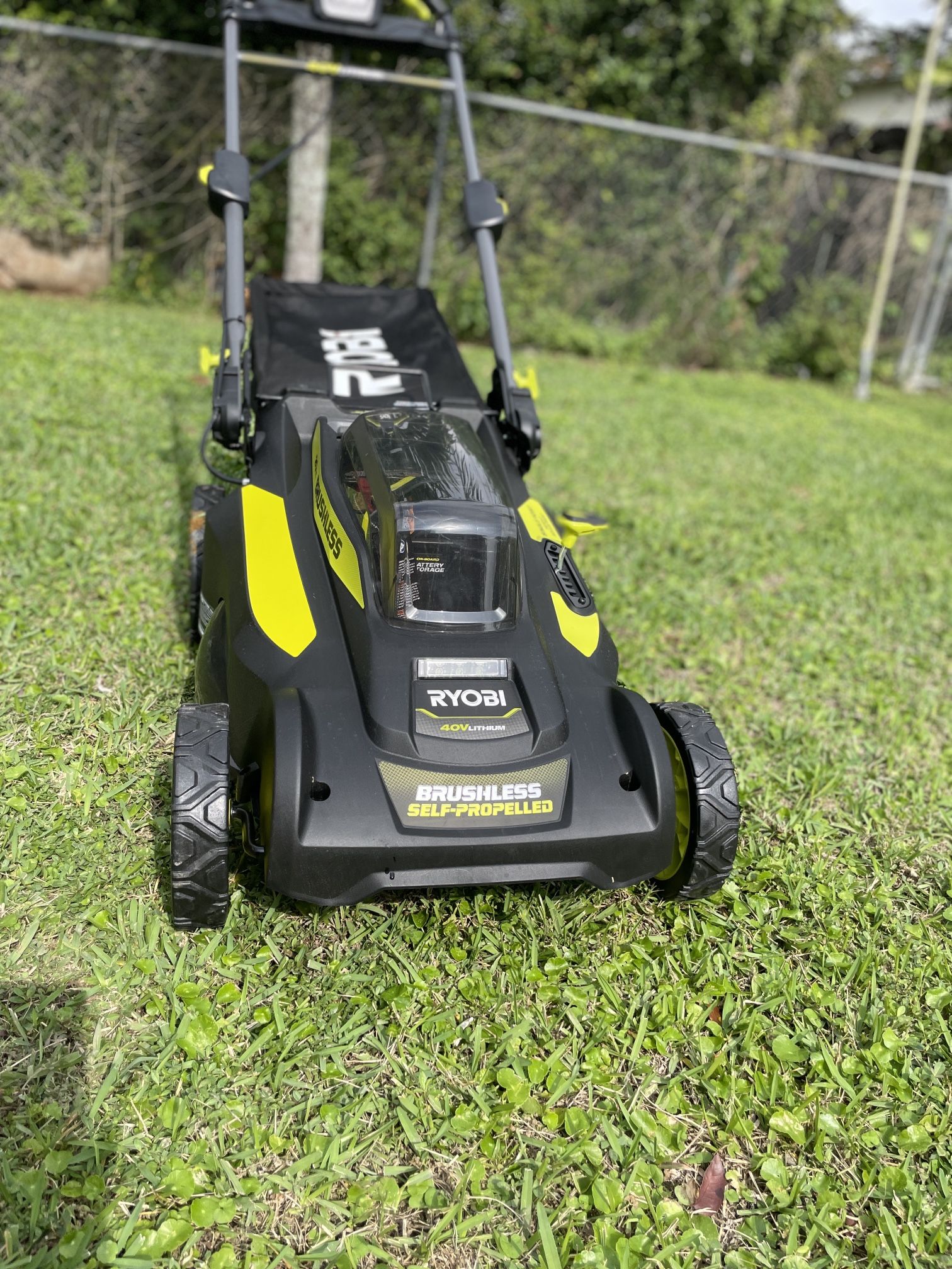 Ryobi Lawndmower Self Propelled 40 Voltios