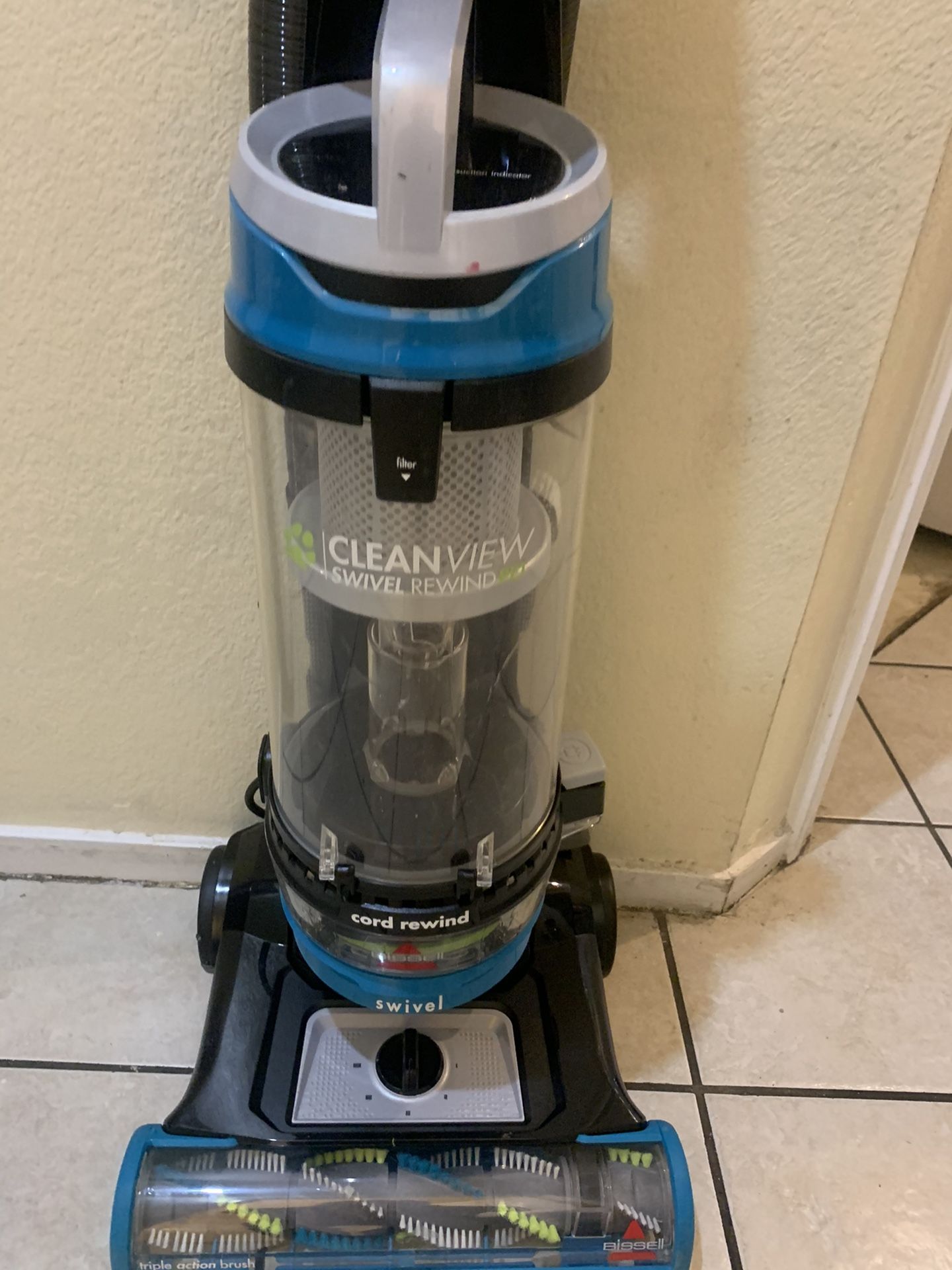 Bissell Cleanview swivel cord rewind vacuum cleaner like new never used open box excellent working condition with accessories included