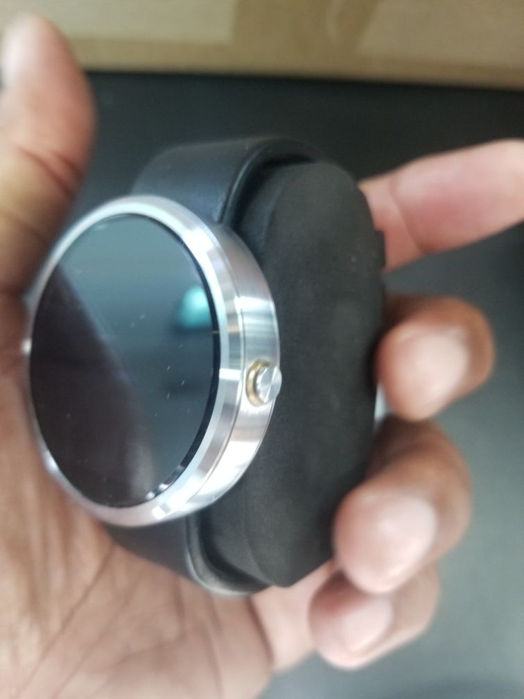 Brand new never used moto 360 1st gen smartwatch