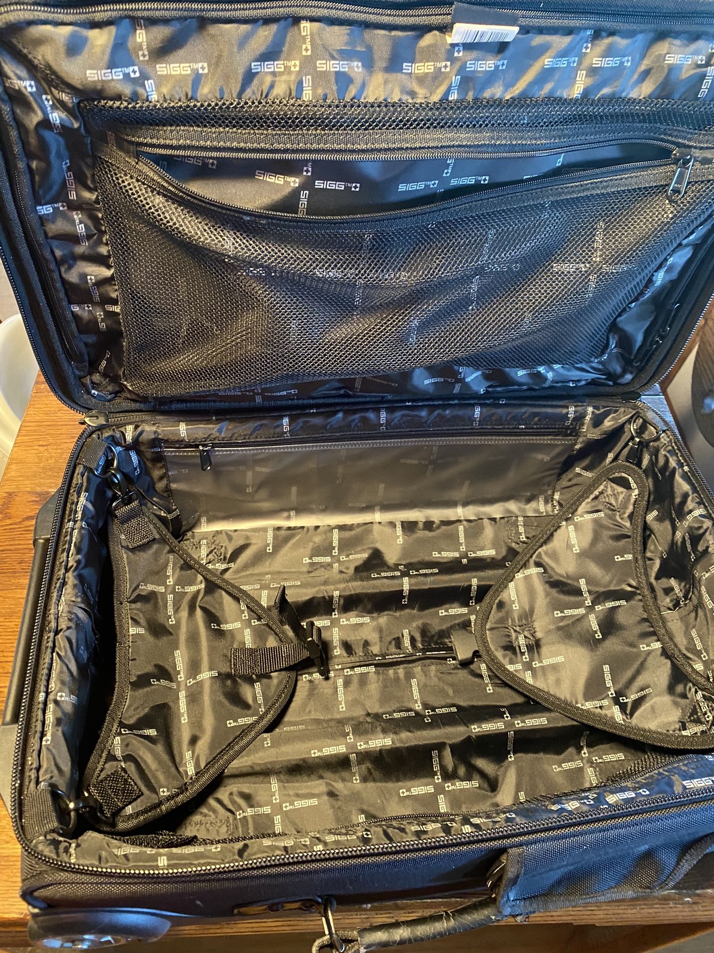SIGG Rolling Suitcase-carry on size