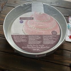 Set Of 3 Cake Pans 