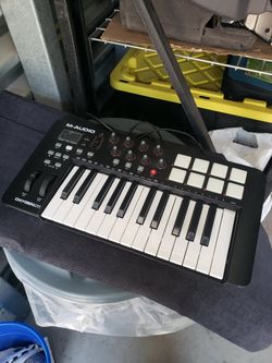 M Audio Oxygen25 Keyboard