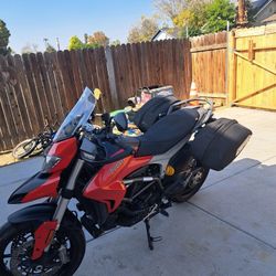 2016 DUCATI HYPERSTRATA