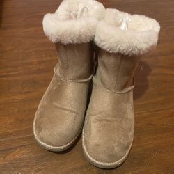 Boots size 2M