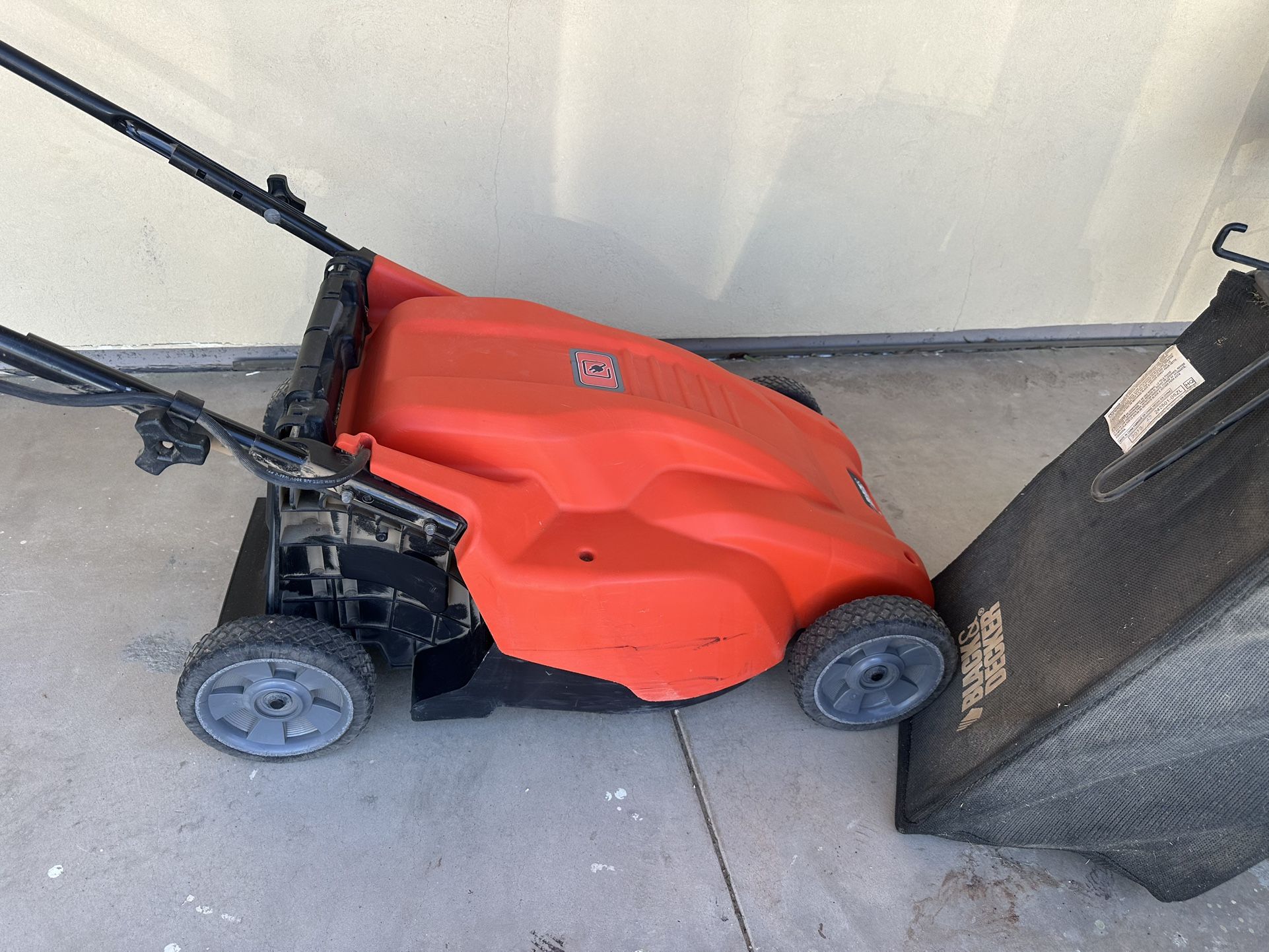 Black and Decker Corded Electric Lawn Mower