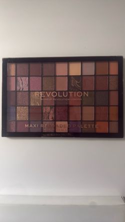 Makeup Revolution Maxi Reloaded Eyeshadow Palette